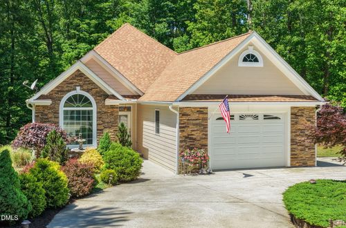 179 Occoneechee Dr, Clarksville, VA, 23927-3411 | Card Image