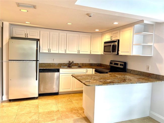 APT-3K - 607 Ocean Dr, Condo with 2 bedrooms, 2 bathrooms and null parking in Key Biscayne FL | Image 15