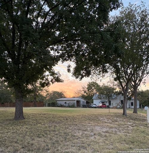 209 S Acorn St, Fredericksburg, TX, 78624-3103 | Card Image