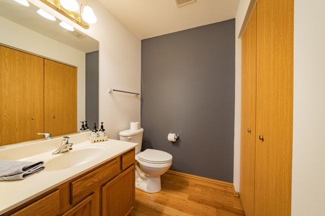 2ND BATHROOM FEATURES 2 LARGE CLOSETS. | Image 7