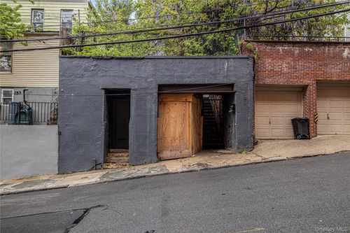 151 Summit Pl, Bronx, NY, 10463-5805 | Card Image