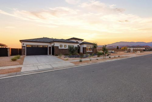 81 N Highland Pkwy, Washington, UT, 84780-3586 | Card Image
