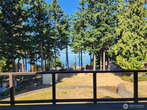 375 Roberts Way, Camano Island, WA, 98282-8633 | Card Image