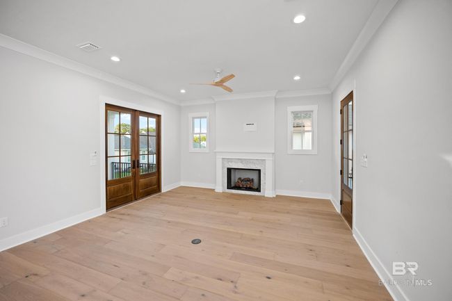 Living Room | Image 7