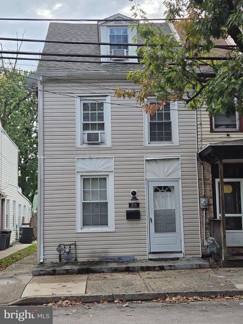 574 Bath St, BRISTOL, PA, 19007-3604 | Card Image
