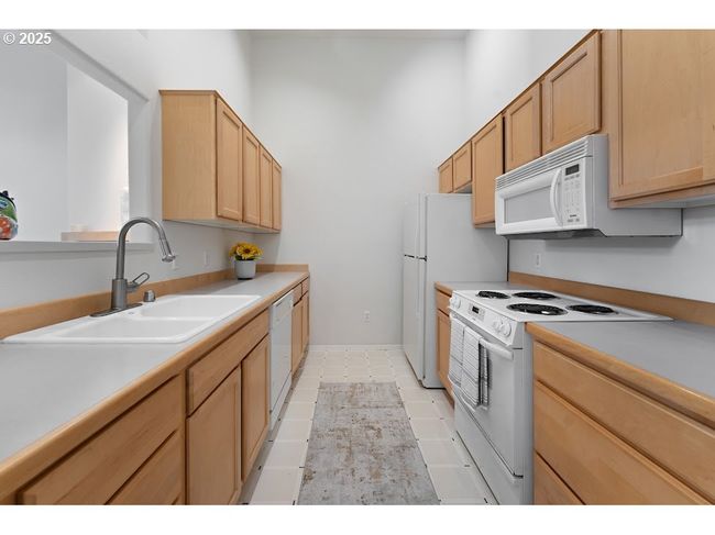 Kitchen-Oven | Image 13