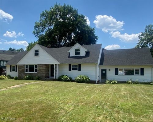 456 Sunset View Dr, Akron, OH, 44320-2032 | Card Image