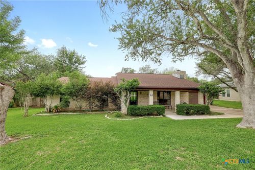 150 Oak Creek Cir, Luling, TX, 78648-4824 | Card Image