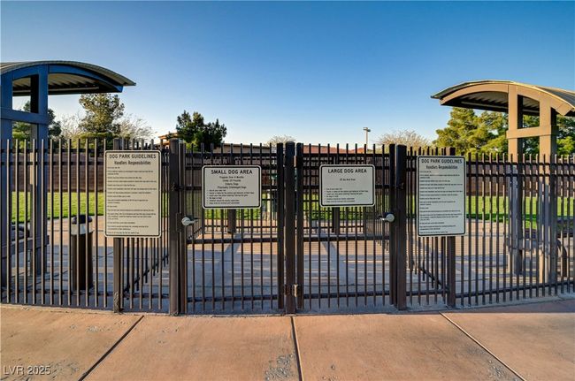 View of gate with fence | Image 34