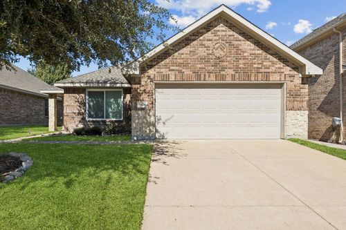 9428 Tierra Verde Dr, Fort Worth, TX, 76177-7273 | Card Image