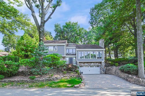 570 Grandview Ter, Leonia, NJ, 07605-1000 | Card Image