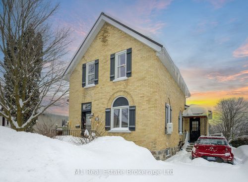 541 9th St, Hanover, ON, N4N1M3 | Card Image