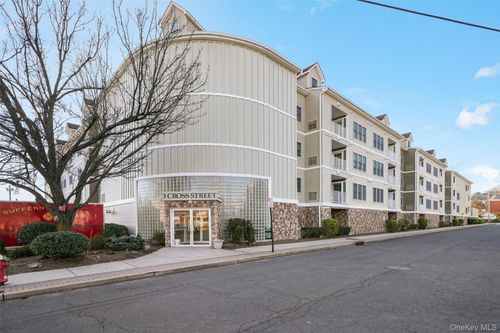 unit-104-3 Cross St, Suffern, NY, 10901-4658 | Card Image
