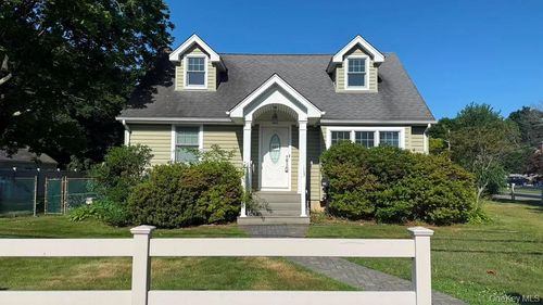 481 Atlantic St, East Northport, NY, 11731-3621 | Card Image
