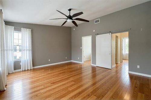 0-302 2nd St N, St Petersburg, FL, 33701 | Card Image