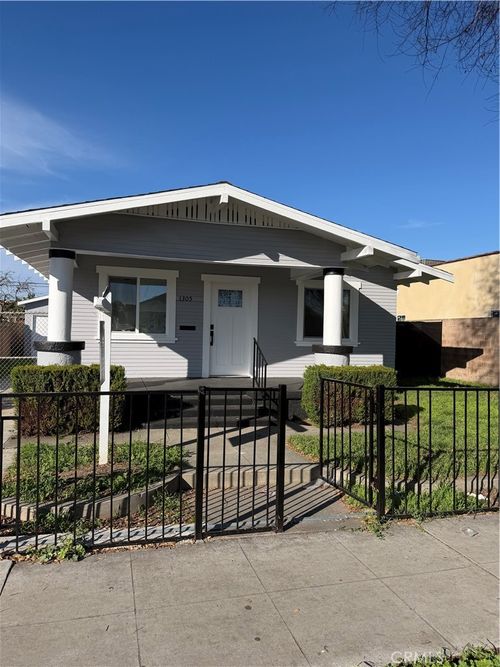 1305 E 17th St, Long Beach, CA, 90813-2211 | Card Image