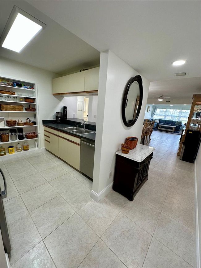 APT-101 - 31 Plantation Dr, Condo with 2 bedrooms, 2 bathrooms and null parking in Vero Beach FL | Image 9