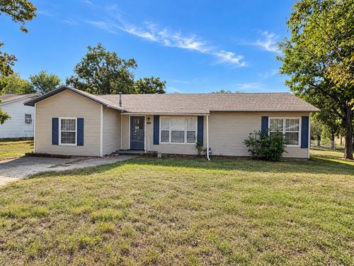 512 E Charles St, Riesel, TX, 76682-3000 | Card Image