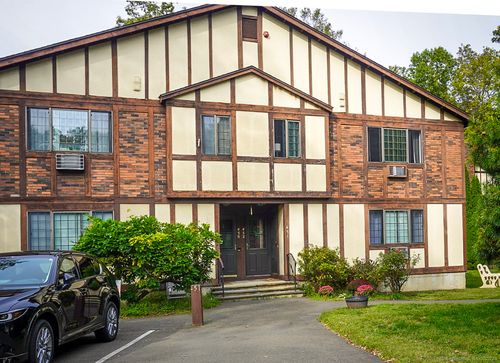 450-450 Swanson Cres, Milford, CT, 06461-2747 | Card Image