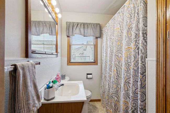 Main floor full bath | Image 23