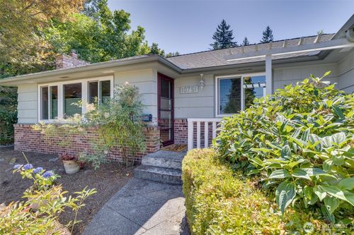 10751 Durland Ave Ne, Seattle, WA, 98125-6945 | Card Image