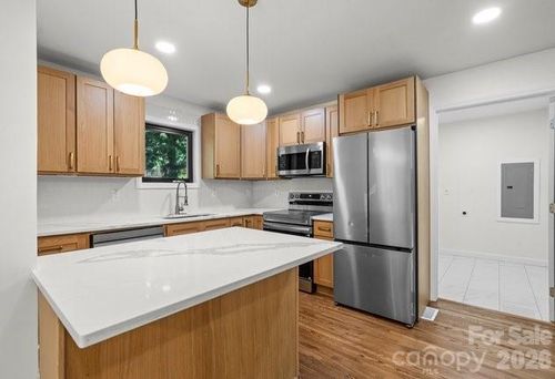 2430 Dora Dr, Charlotte, NC, 28215-3018 | Card Image