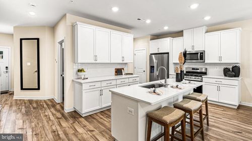 48 Four Leaf Dr, DOWNINGTOWN, PA, 19335-4041 | Card Image