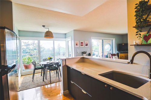 604-4030 Quadra St, Victoria, BC, V8X1K2 | Card Image