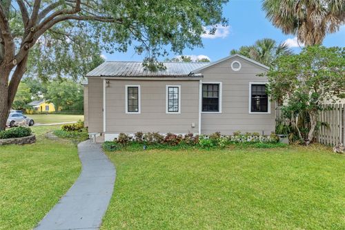 921 W Coral St, TAMPA, FL, 33602-1113 | Card Image