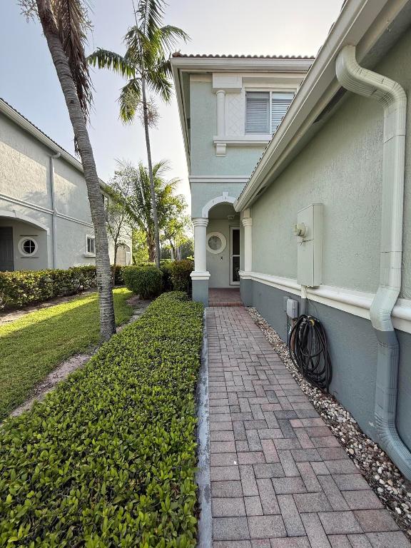 Residential Lease in Riviera Beach 4