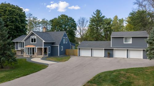 2402 15th Ave Sw, Austin, MN, 55912-1324 | Card Image