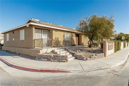 3873 Soda Springs Dr, Las Vegas, NV, 89115-7435 | Card Image