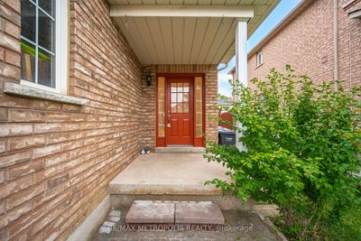 27 Prince Cres, Home with 3 bedrooms, 4 bathrooms and 3 parking in Brampton ON | Image 3