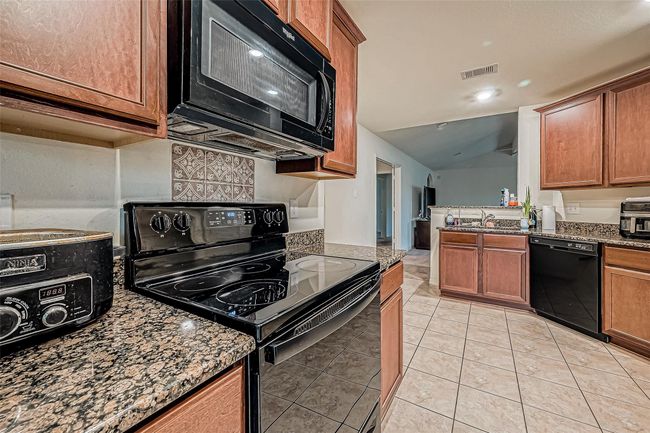 9915 Garnet Grove Dr, House other with 4 bedrooms, 2 bathrooms and 2 parking in Iowa Colony TX | Image 12
