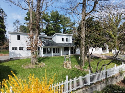 549 Woodbury Rd, Cold Spring Harbor, NY, 11724-2239 | Card Image