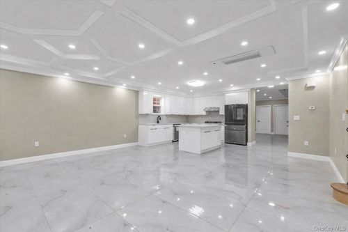 27 Utopia Pkwy, Flushing, NY, 11358-1222 | Card Image