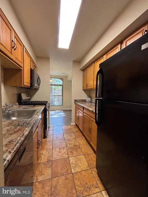 apt-13-3314 Woodburn Village Dr, ANNANDALE, VA, 22003-6853 | Card Image