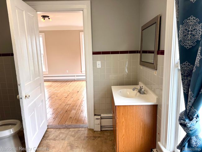 Bathroom off of family room | Image 10