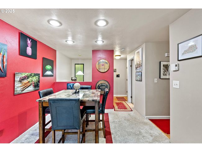 151 Treehill Loop, Condo with 2 bedrooms, 2 bathrooms and null parking in Eugene OR | Image 4