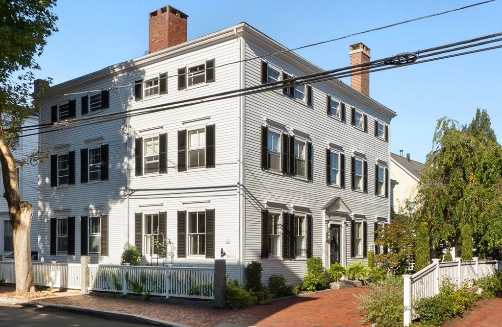 Fruit St, Newburyport, MA 01950