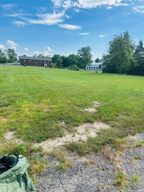 811 W Jackson St, Parker City, IN, 47368-9535 | Card Image