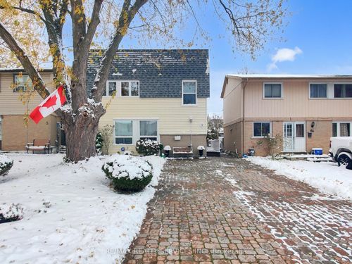 2 Grove Park Sq, Brampton, ON, L6S2K3 | Card Image