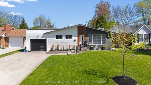 15 Swan Dr, Saint Catharines, ON, L2T2C2 | Card Image