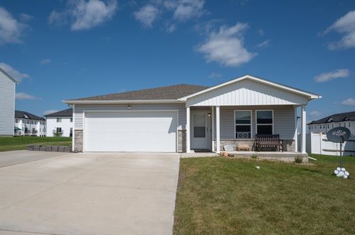312 Post Oak Dr, Cedar Falls, IA, 50613-1286 | Card Image