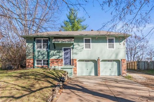 305 Concord Cir, Grain Valley, MO, 64029-9719 | Card Image