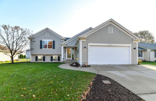 3615 Applewood Dr, Waukesha, WI, 53189 | Card Image