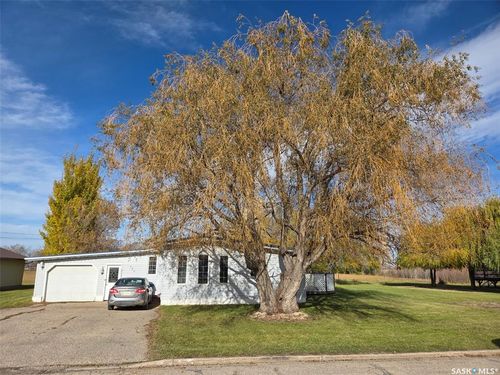 720 Maple Drive, Esterhazy, SK, S0A0X0 | Card Image