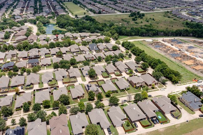 Aerial view of property and surrounding area featuring nearby suburban area and a large body of water | Image 32