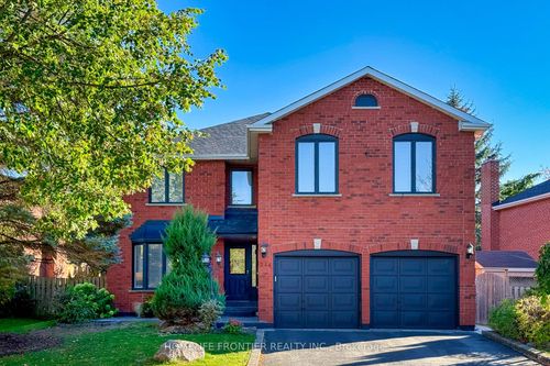 246 Jelley Ave, Newmarket, ON, L3X1S6 | Card Image