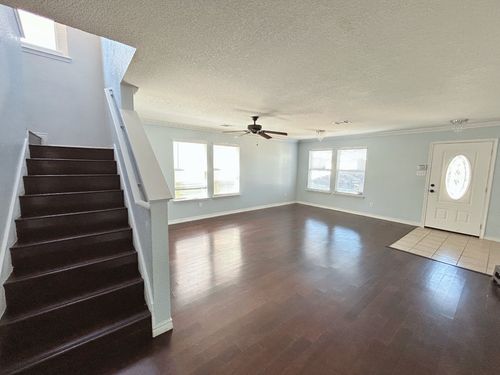 8008 Hidden Oaks Dr, Fort Worth, TX, 76120-2622 | Card Image